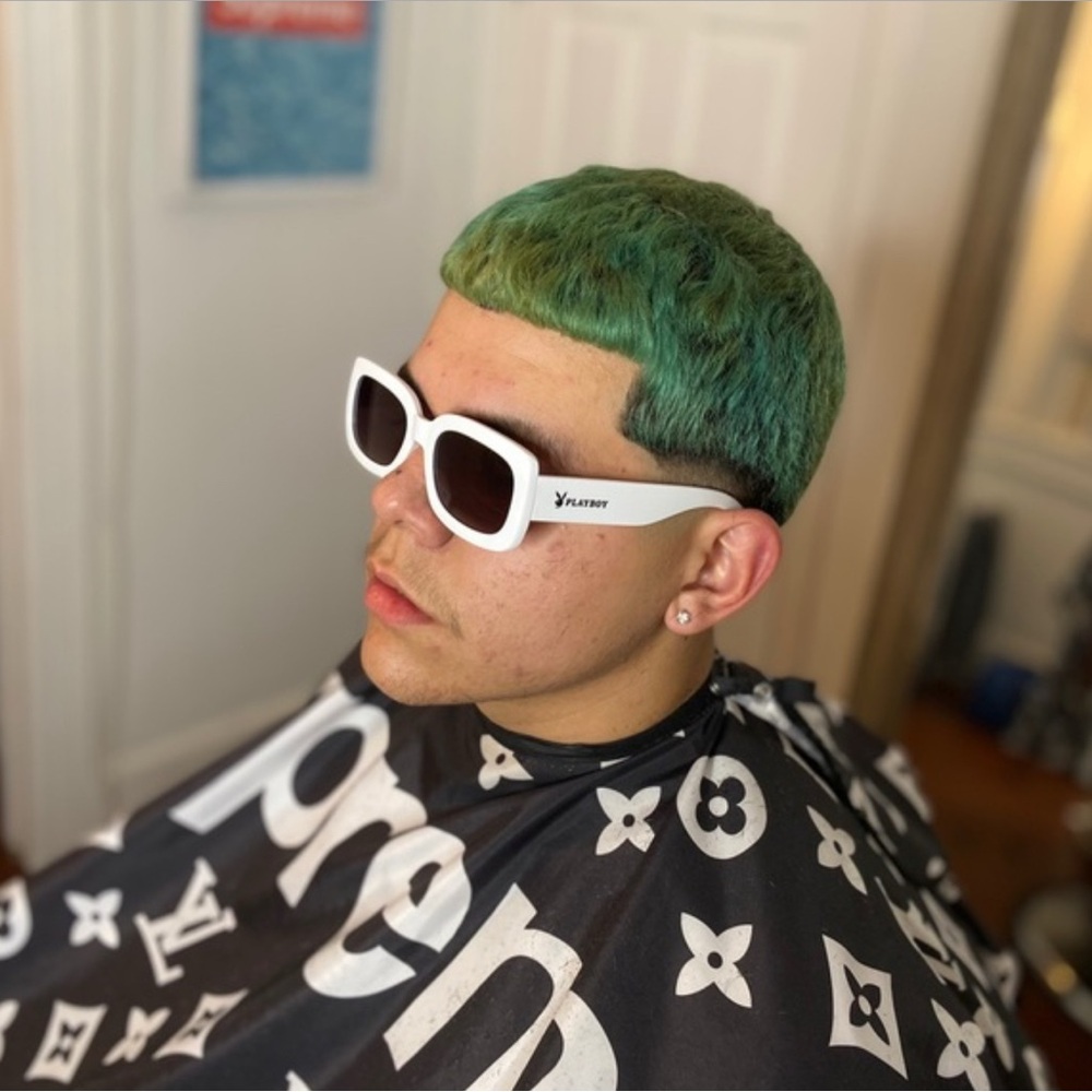 MEET YOUR POSHER, WELCOME EVERYONE MY NAME IS JUNIOR